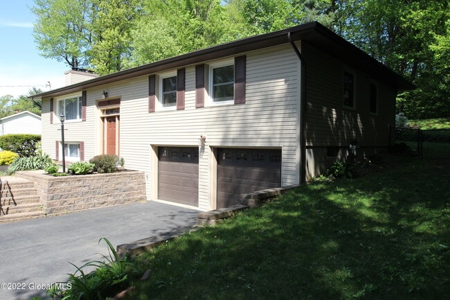 Photo - 73 Birchwood Ln