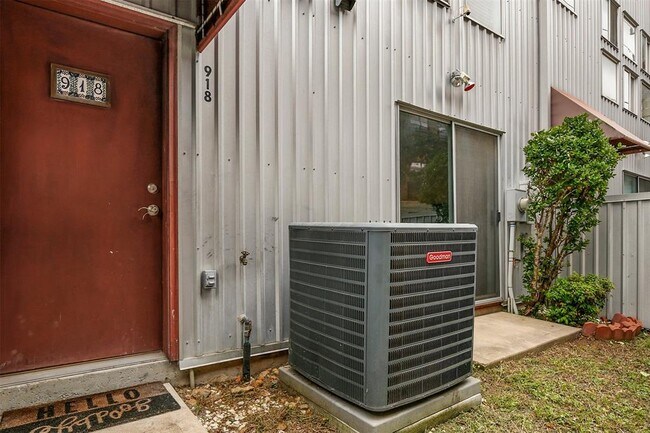 Photo - 918 Ruthven St