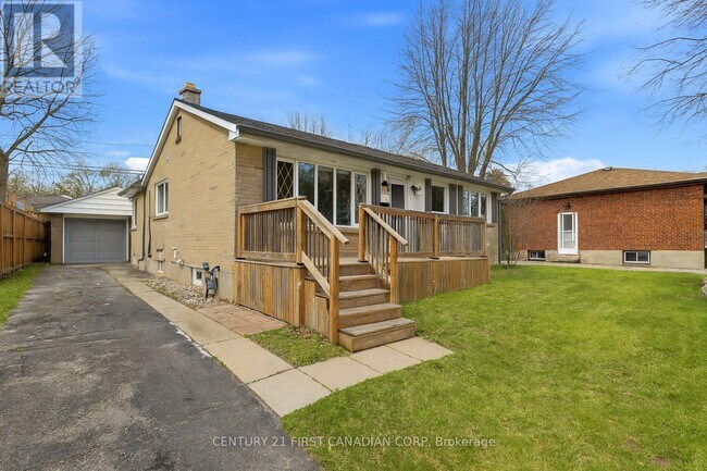 Photo - 174 Manitoulin Dr