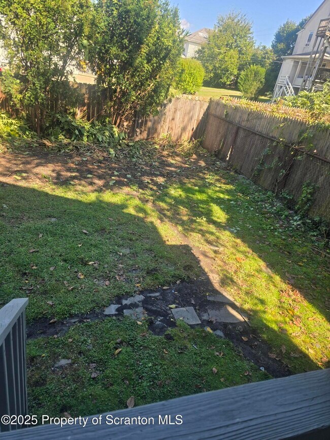 Photo - 323 Larch St