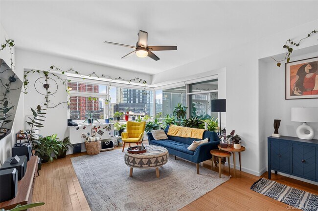 Photo - 24-15 Queens Plaza N Unit 6A