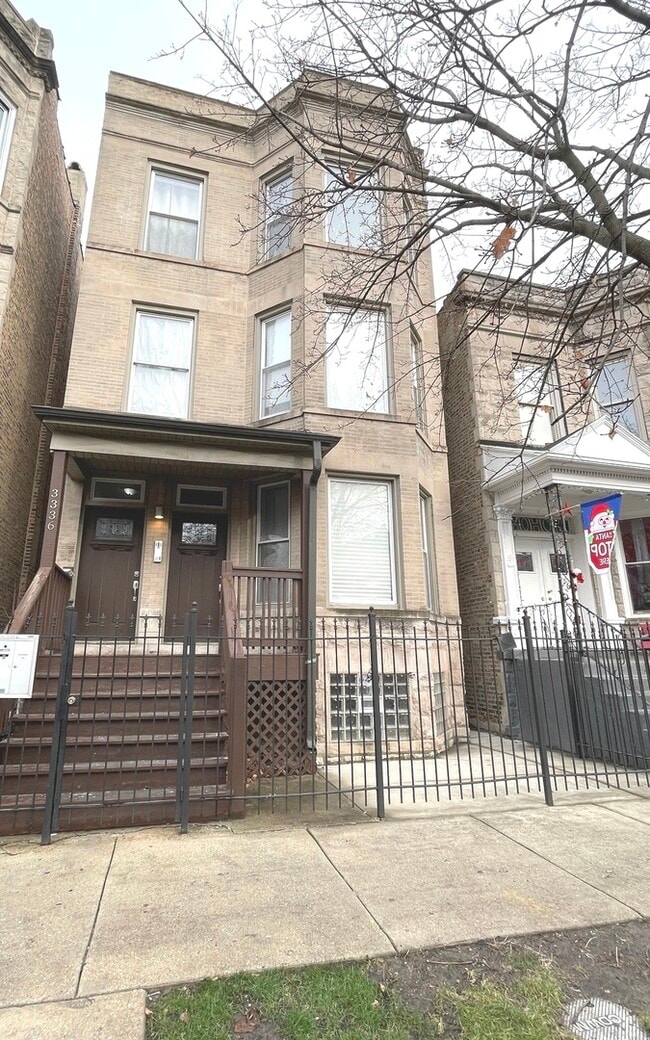 Building Photo - 3336 W Beach Ave Unit 2