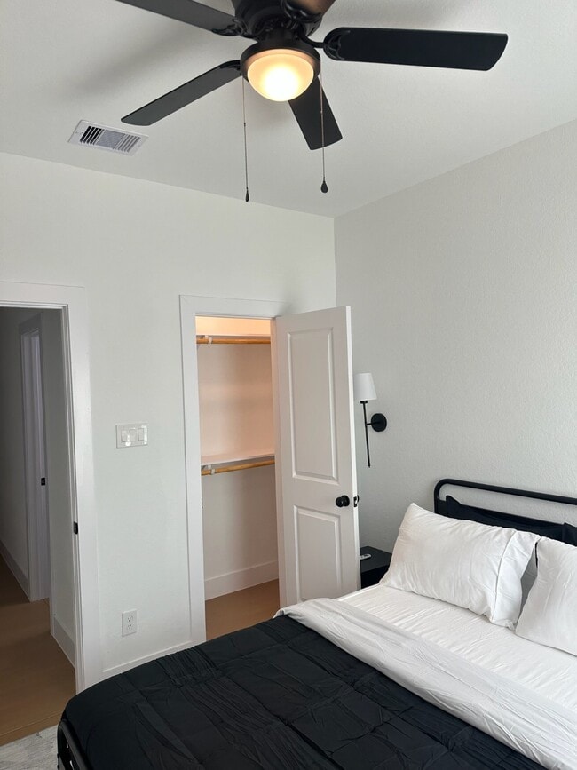 Building Photo - 5774 Heron Dr