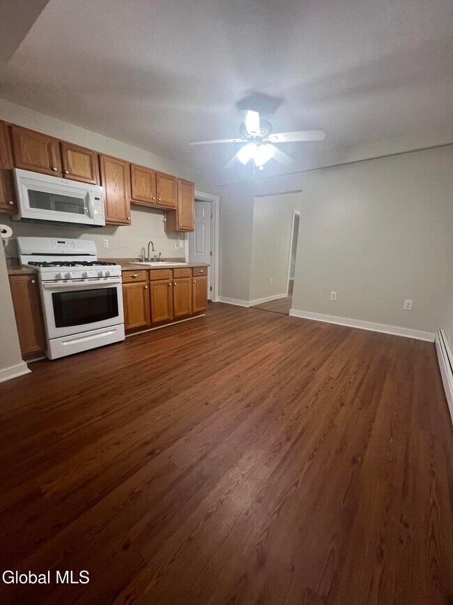 Photo - 191 Elm St Unit bottom