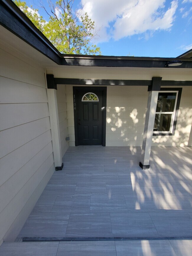 Building Photo - 2417 Castroville Rd