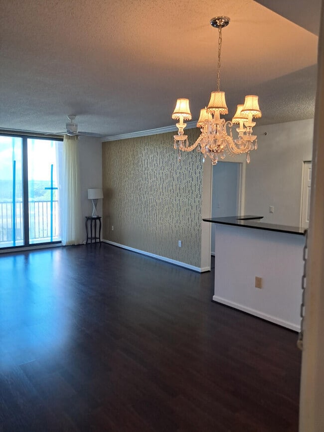 Building Photo - 651 Okeechobee Blvd Unit 1109 Rental