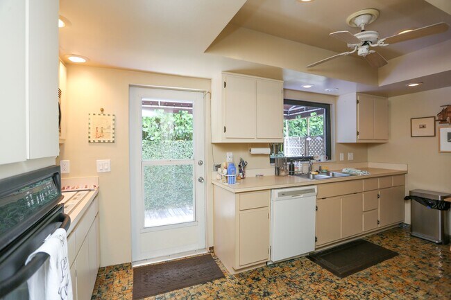Photo - 550 3rd Ave N
