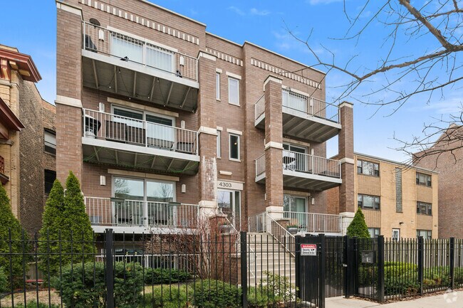 Building Photo - 4303 N Kenmore Ave Unit 3S Rental