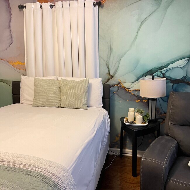 Get cozy and feel relaxed and welcomed in this serene and inviting space. - 2171 Weatherstone Cir SE Apartamentos Unidad Johns