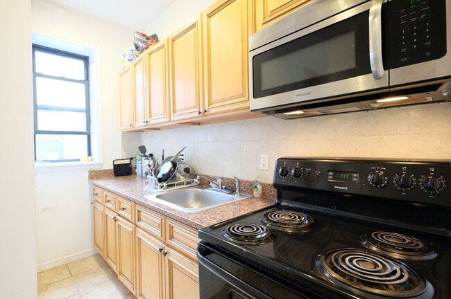 Photo - 744 9th Ave