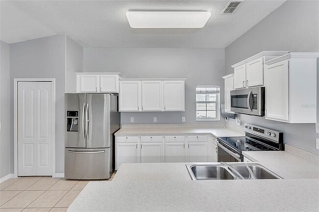 Photo - 2807 Youngford St