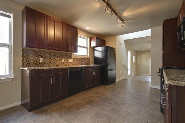 Photo - UT PRE LEASE: 2009 Remodeled 6 Bed / 3 Bat...