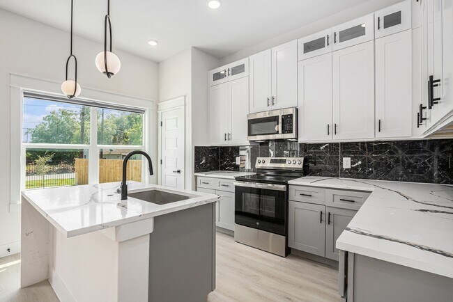 Photo - 4825 Pederson St