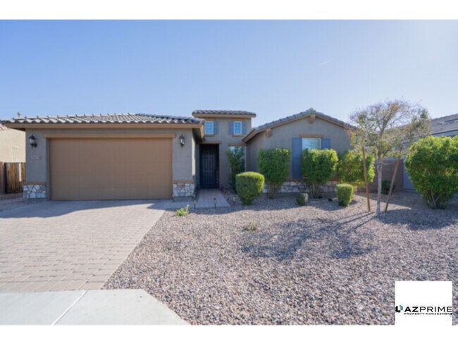 Photo - Elegant 4/3.5 Glendale House with Fire Pit &amp; Patio!