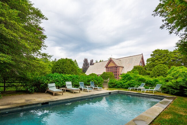 Photo - 64 Huntting Ln