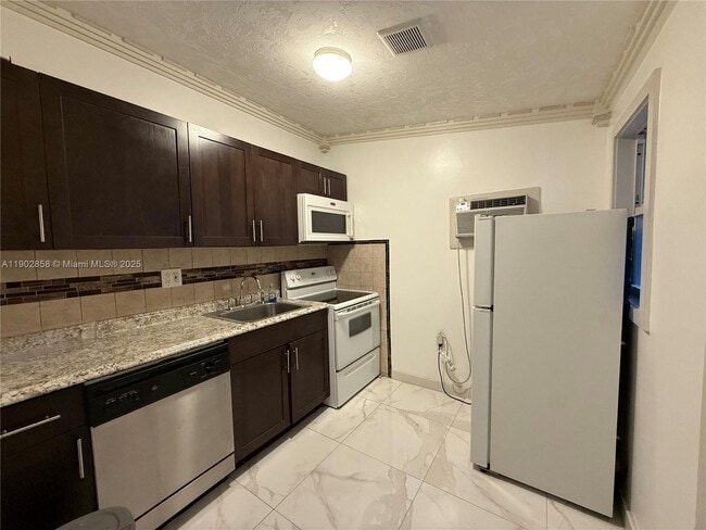 Photo - 1490 NW 34th St Unidad 2