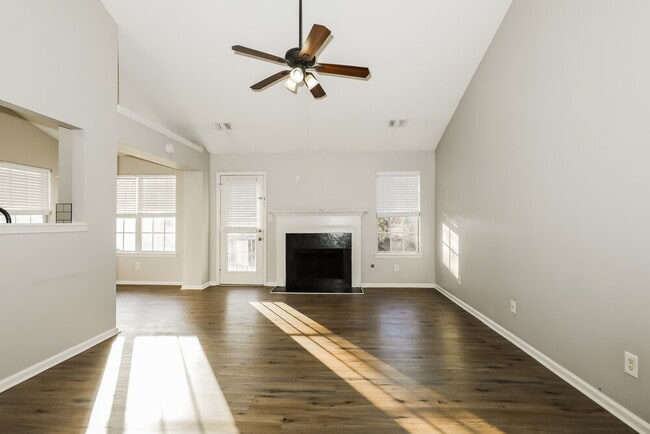 Photo - 200 River View Ct