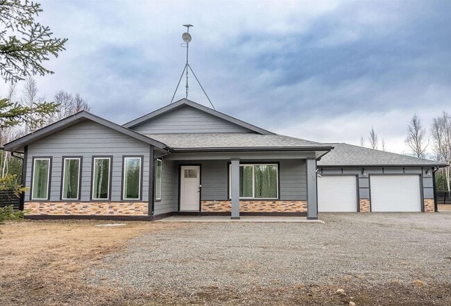 Building Photo - Stunning Modern 3-Bed/2-Bath | Covered Patio & Large Fenced Yard | Dog Friendly!