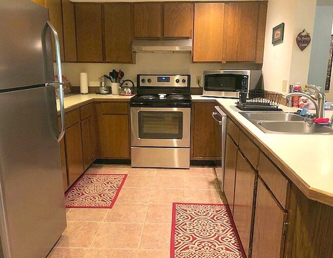 Photo - IDEAL FOR TRAVELING PROFESSIONALS - FURNIS... House