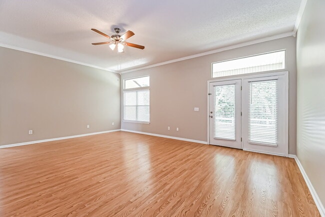 Photo - 2796 Crumplehorn Ln