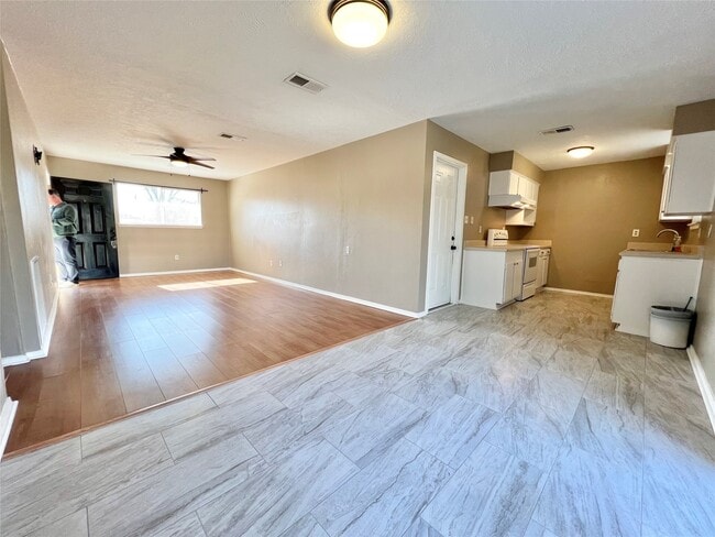 Photo - 303 Brigadoon Ln