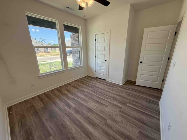 Photo - 557 Arizona St