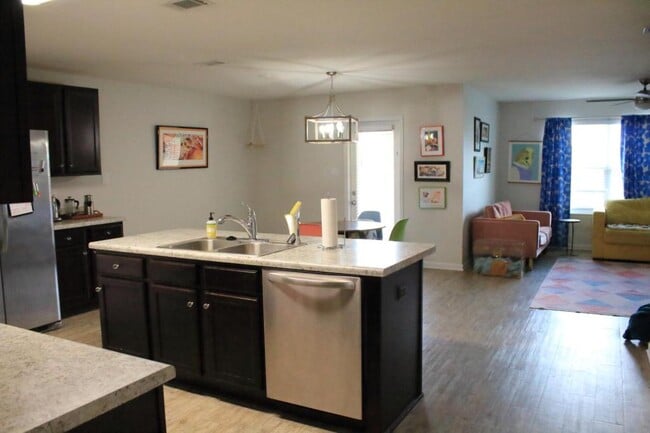 Photo - 500 E Marigold Dr