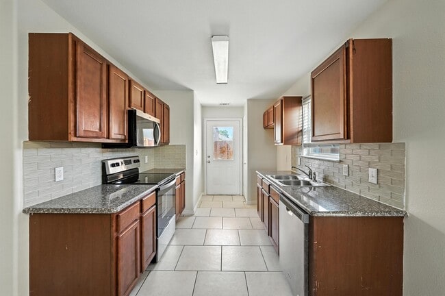 Photo - 721 E College St