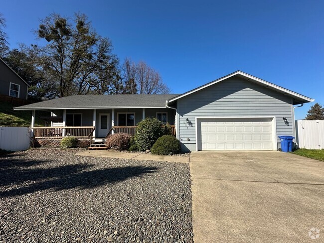 Building Photo - Green area 3 Bedroom 2 Bath with Garage Rental