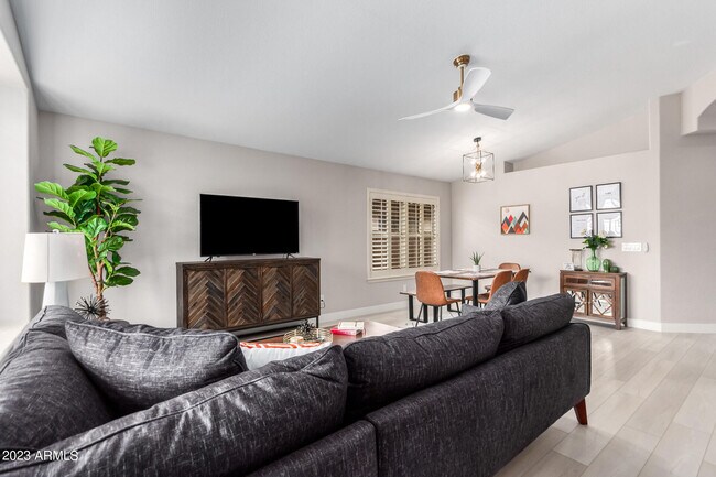 Photo - 8820 W Kings Ave