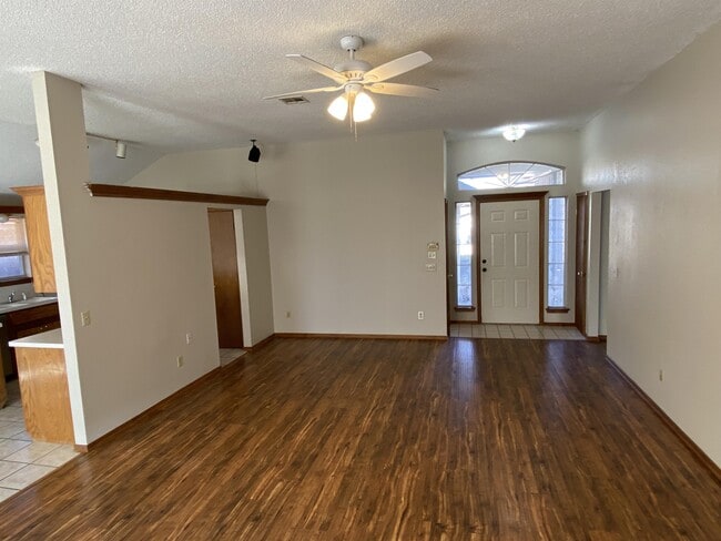 Photo - 13101 Mapleleaf Dr