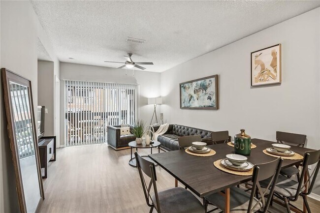 2103 Asbury Square Unidad 3-357