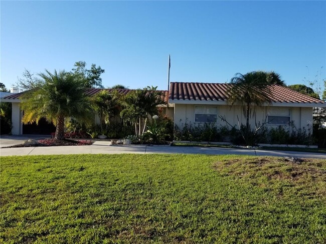Photo - 2745 Cardwell Way