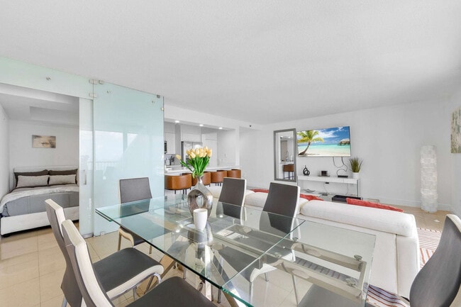 Photo - 1200 Brickell Bay Dr Unidad FL47-ID1323132P