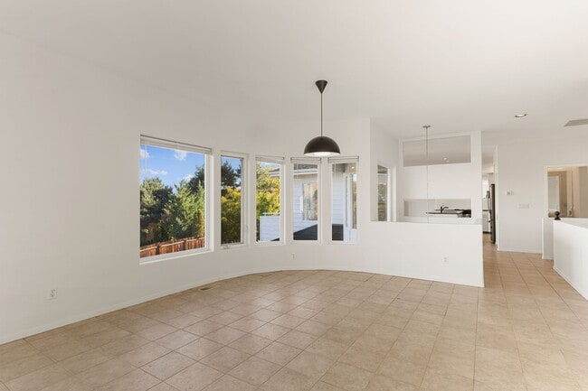 Photo - Beautiful 3 Bedroom 3 Bathroom Home With Stunning Views