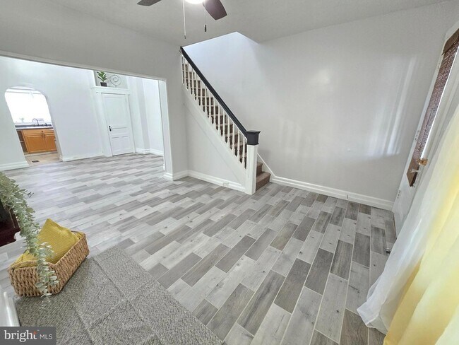 Photo - 3151 Pennock St