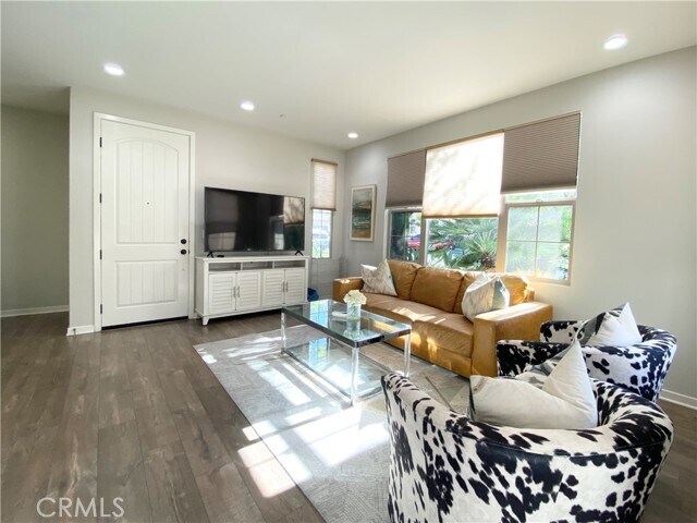 Photo - 57 Bronze Leaf