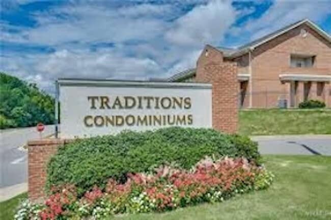 Building Photo - 3218 Veterans Memorial Pky Unit Traditions #718