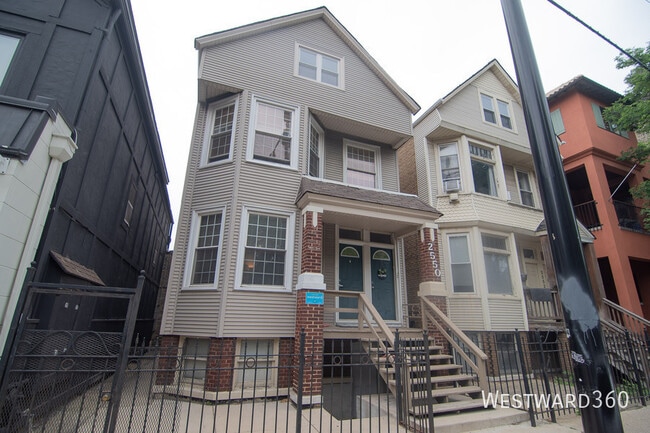 Building Photo - 2550 N Southport Ave Unit 1R