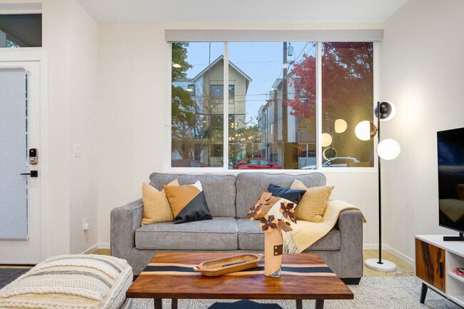 Photo - 8042 14th Ave NW Unidad ID1036019P