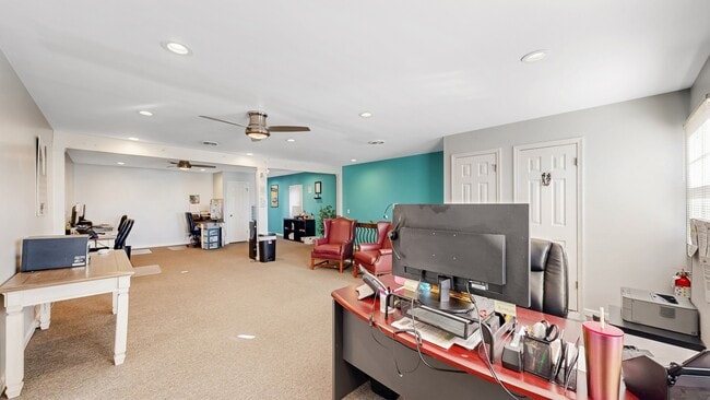 Building Photo - 383 W North St