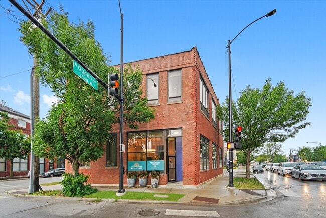 Building Photo - 300 N Ogden Ave Unit 306 Rental