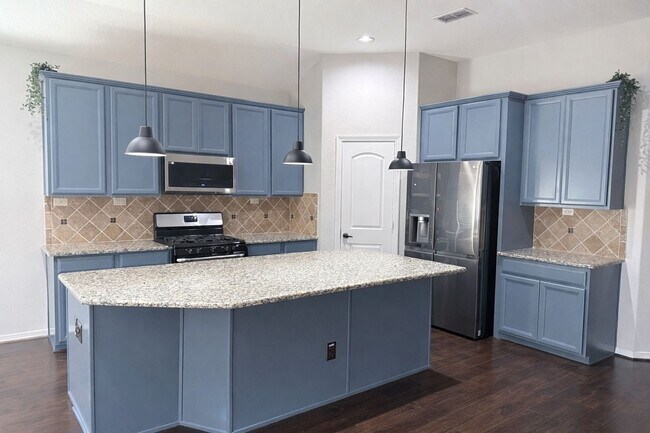 Photo - 2010 Silver Moon Dr