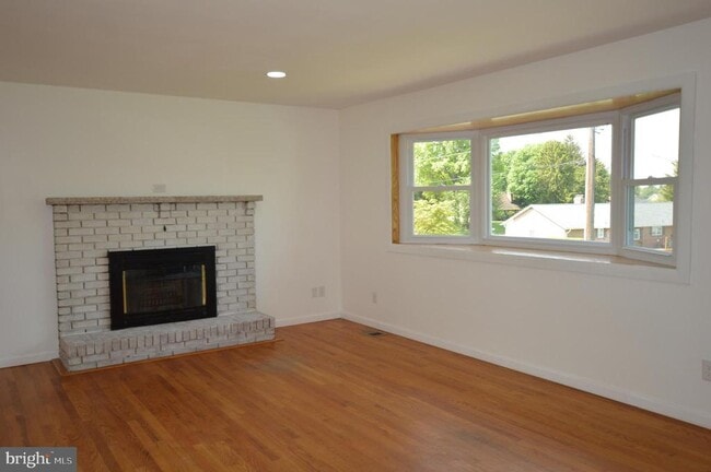 Photo - 8787 Hickory Hill