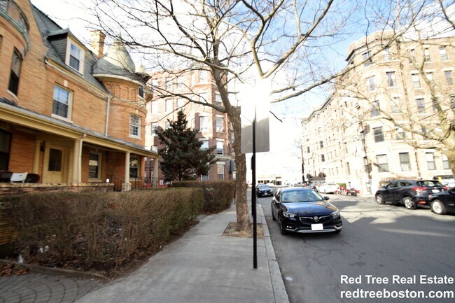 Photo - 186 Naples Rd Unit 1