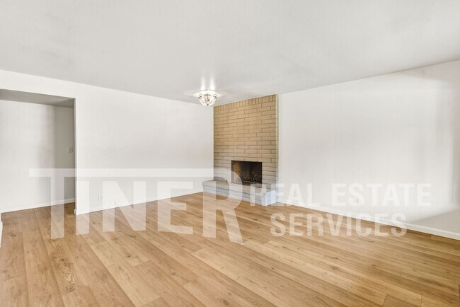 Photo - 7400 Mooncrest Way