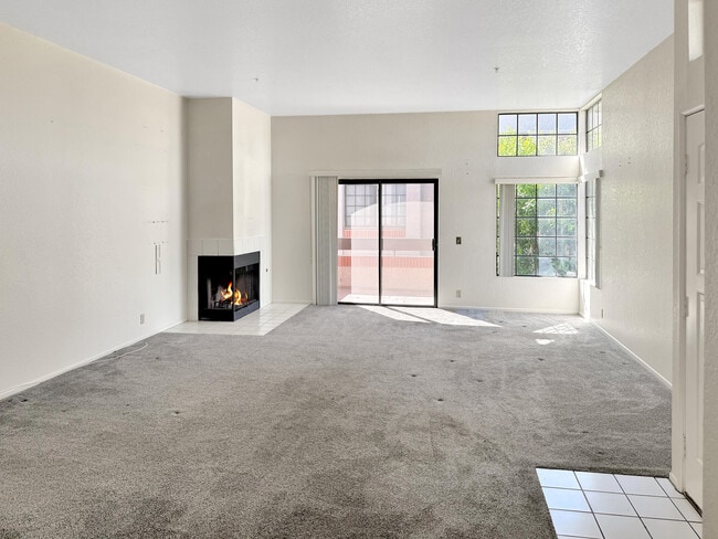 Building Photo - 2601 S Broadmoor Dr Unit 66