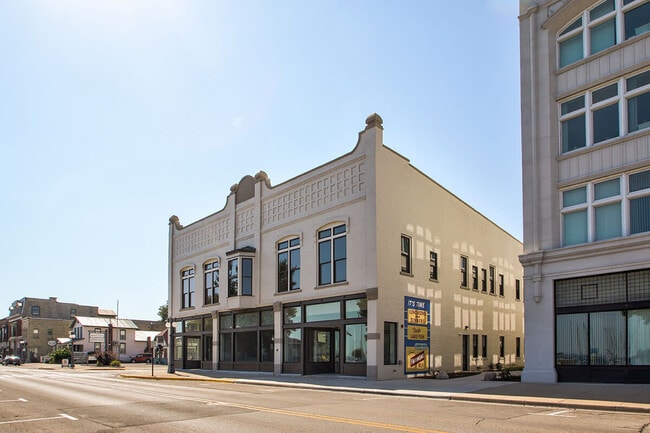Photo - Lloyd House II