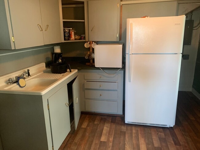 Photo - 2400 E 10th St