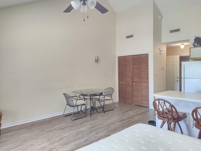 Photo - 510 Fairwood Lakes Dr Unit 19E